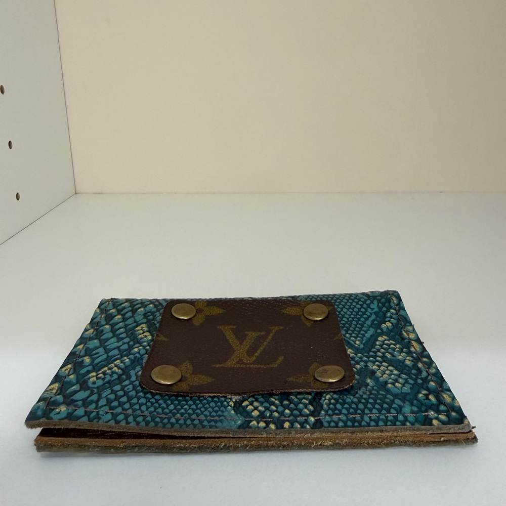 Refurbished Designer Teal Snakeskin Card Holder - Picture 4 of 4
